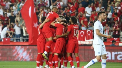Türkiye Yunanistan'ı 2 golle geçti