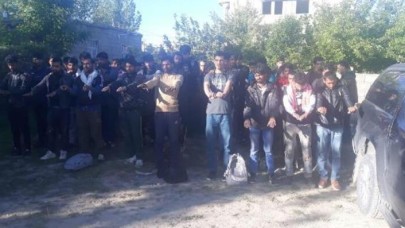 Van'da metruk binada 126 kaçak göçmen yakalandı