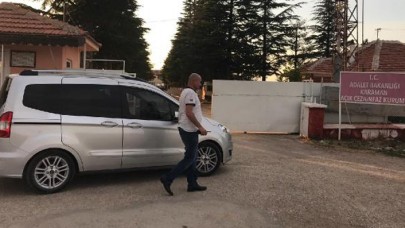 5 mahkum cezaevinden firar etmişti... 1'i yakalandı  