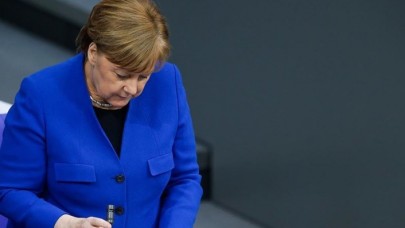 Almanya'da Merkel hükümeti zor durumda