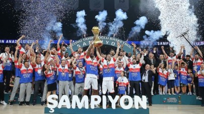 Anadolu Efes 9 yıl sonra şampiyon