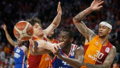 Anadolu Efes finalde