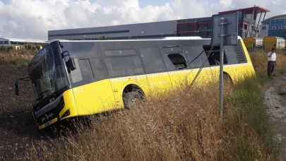 Arnavutköy'de İETT otobüsü tarlaya girdi!