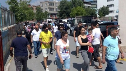 Avcılar'da 18 bin 450 seçmenli okulda büyük kalabalık