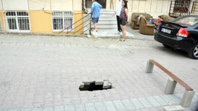 Avcılar'da yolda çökme meydana geldi