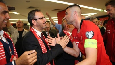 Bakan Kasapoğlu milli takıma destek için İzlanda'ya gidecek