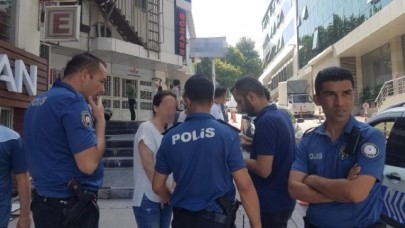 Beylikdüzü'nde kadını bıçakla rehin aldı