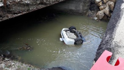 Bolu'da otomobil dereye uçtu: 3 ölü