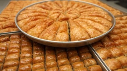 Cevizli baklavada ekmek ve hamur kırıntılı hile