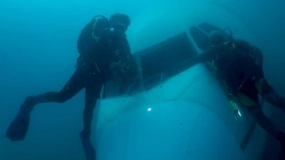 Denize batırılan yolcu uçağına dalış yapıldı