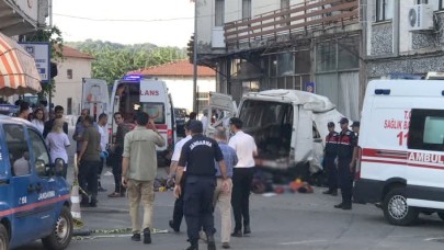 Düzensiz göçmenleri taşıyan araç kaza yaptı: 10 ölü,  30 yaralı