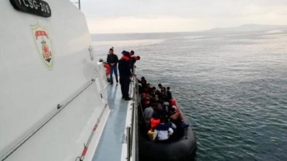 Enez'de 2 lastik botta 80 kaçak yakalandı