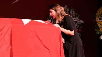 Enis Fosforoğlu'na veda... Kızı gözyaşlarına boğuldu