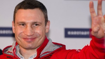 Eski boks şampiyonu Klitschko yanan yattan kurtarıldı