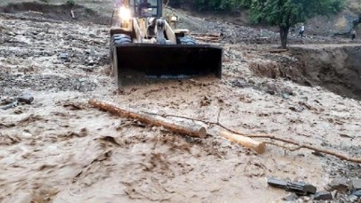 Feke’de sağanak sele dönüştü