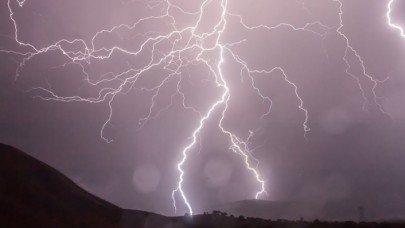 Hindistan'da kum fırtınası ve yıldırım 19 can aldı