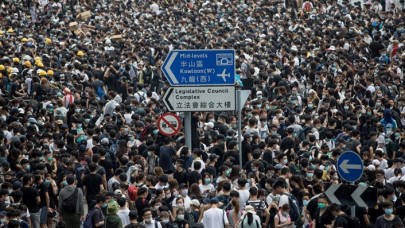 Hong Kong'da halk Çin'e iade yasa planına karşı birleşti