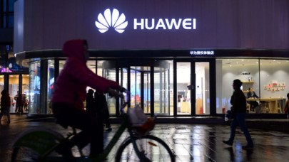 Huawei yaptırımına Facebook da katıldı
