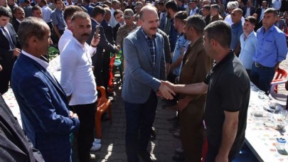 İçişleri Bakanı Soylu Beytüşşebap'ta vatandaşlarla bayramlaştı