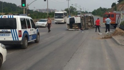 İşçileri taşıyan minibüs devrildi: 9 yaralı