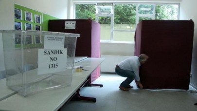 İstanbul'da okullarda seçim sandıkları kuruldu