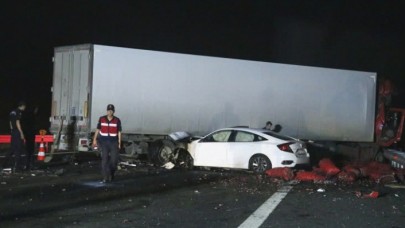 İzmir'de zincirleme trafik kazası: 1 ölü,  1 yaralı