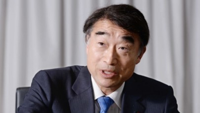 Japon Çalışma Bakanı: Kadınlar işe topuklu ayakkabıyla gitmeli