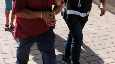 Kaldırımdaki ağacı kıran kişiye gözaltı