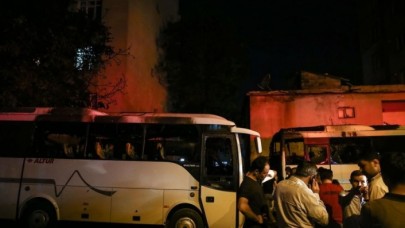 Küçükçekmece'de 4 araç yandı