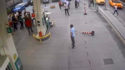 Birbirlerine girdiler! Esenyurt'ta laf atma kavgası