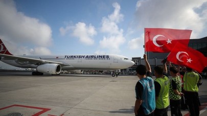 Milliler bayraklarla karşılandı