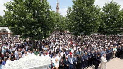 Mursi için yurt genelinde gıyabi cenaze namazı kılındı
