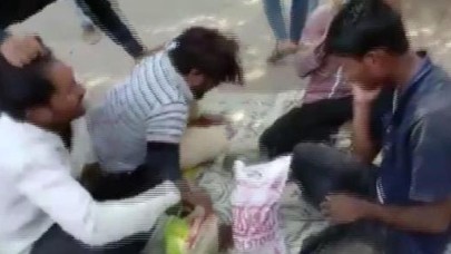 Oruç açan Müslüman gençlere çirkin saldırı!