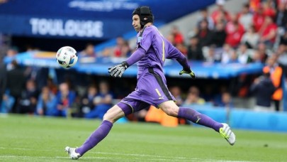 Petr Cech Chelsea'ye döndü