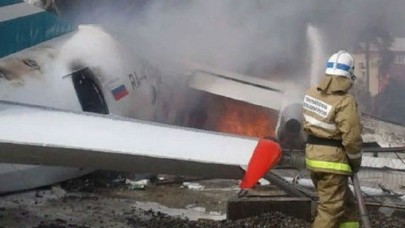 Rusya'da An-24 yolcu uçağı kaza yaptı: 2 ölü,  22 yaralı