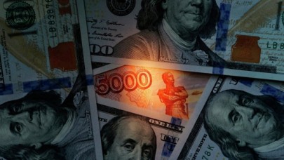 Rusya'dan dolara karşı yeni hamle: Rubleyle petrol satışına başlandı