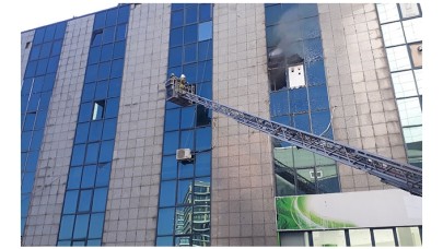 Saadet Partisi İstanbul İl Başkanlığı'nın da bulunduğu yangın