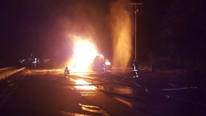 Sakarya'da etil asetat yüklü tanker yandı