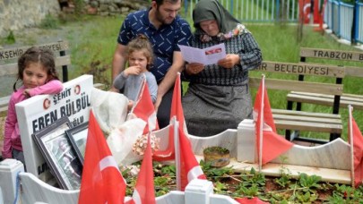 Şehit Eren Bülbül anısına hüzünlü karne