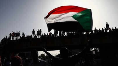 Sudan ordusu demokrasi nöbeti tutan halka müdahale etti: En az 2 ölü