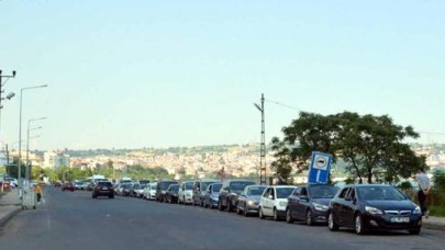 Tekirdağ'da feribot iskelesinde araç kuyruğu