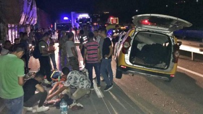 Terhis olan gençler kaza yaptı: 6 yaralı