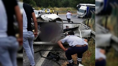 TIR'la çarpışan kamyonetin sürücüsü öldü