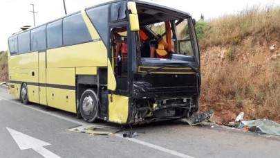 Tur otobüsüyle otomobil çarpıştı: 4 ölü,  48 yaralı