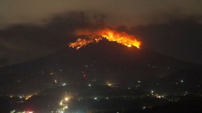 Ulawun Yanardağı binlerce kişiyi yerinden etti