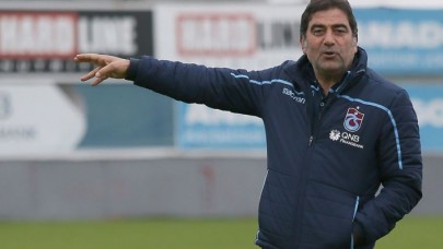 Ünal Karaman sözleşmeyi imzalıyor