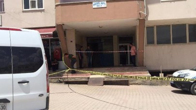 Uzman çavuş ve eşi,  evlerinde başlarından vurulmuş halde bulundu