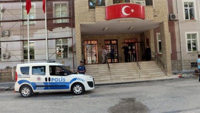 YKS'de kimliğini unutan öğrencilerin yardımına polis yetişti