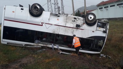 Yolcu otobüsü devrildi! Nevşehir'de can pazarı