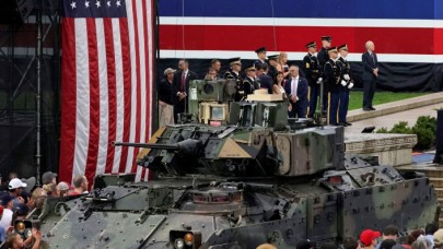 ABD'nin Bağımsızlık Günü'nde şenlik yerine askeri gövde gösterisi yapıldı